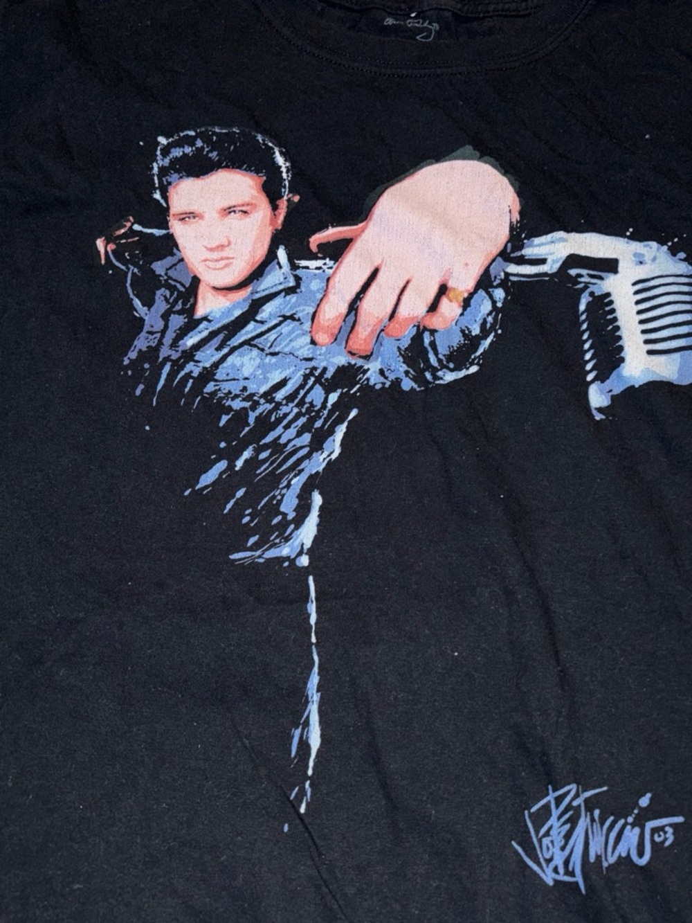 Black Short-Sleeve Graphic Crewneck Tee with Retro Microphone Artwork